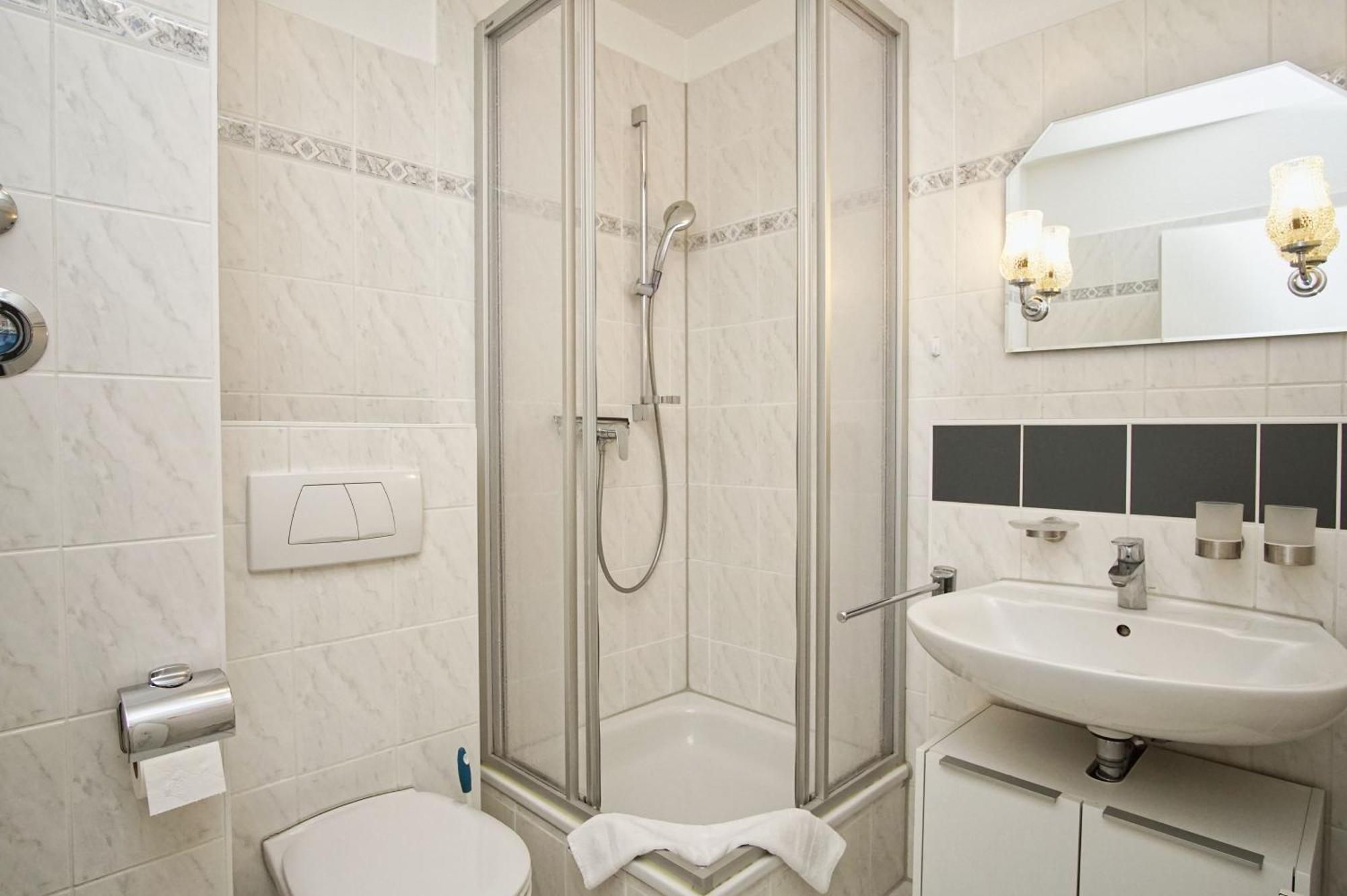 Zentrale Fewo Mit Balkon, Gratis Nutzung Vom Ahoi Erlebnisbad Und Sauna In Sellin - Villa Buskam Fewo 27 Goehren  Luaran gambar